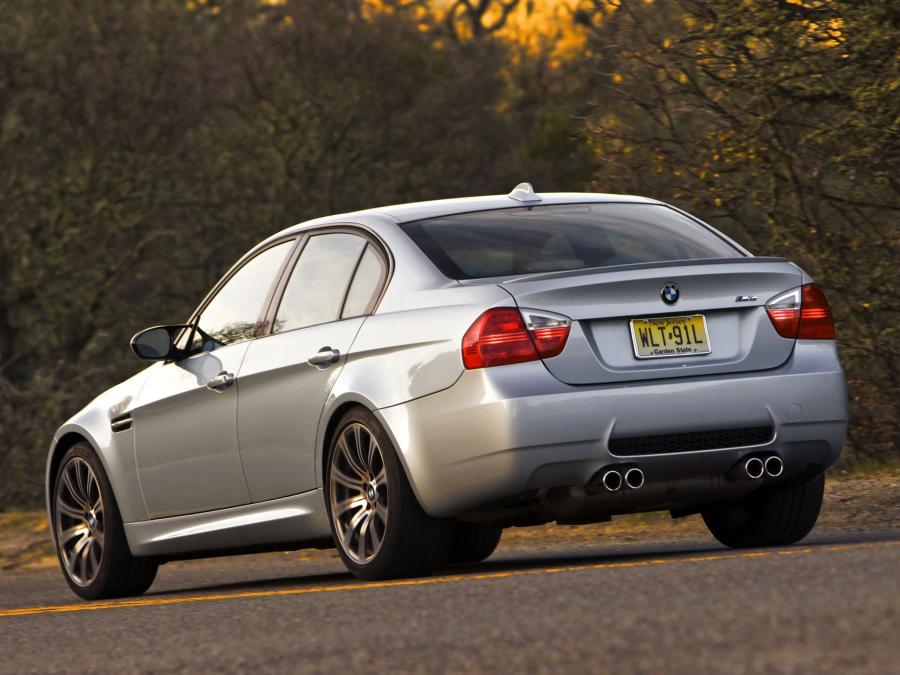  BMW M3 Sedan 2008 года  (US) (фото 8 из 16)